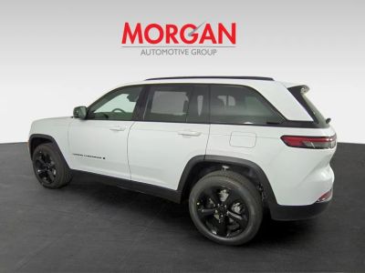 2025 Jeep Grand Cherokee — engine compartment view