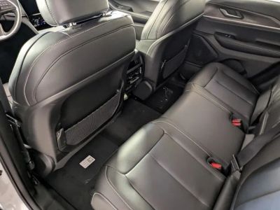 2025 Jeep Grand Cherokee — photo 11 view