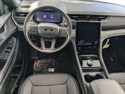 2025 Jeep Grand Cherokee — photo 13 view
