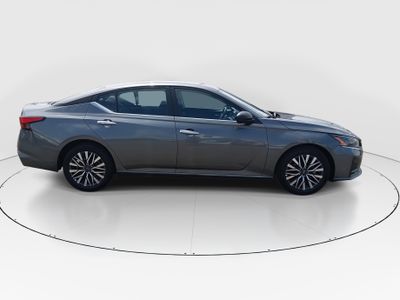 2025 Nissan Altima - Photo 8