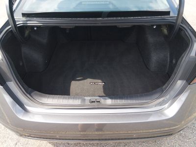 2025 Nissan Altima - Photo 11