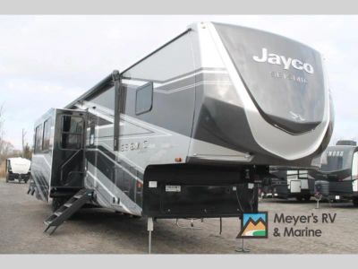 2026 Jayco Seismic 395 — front three-quarter view