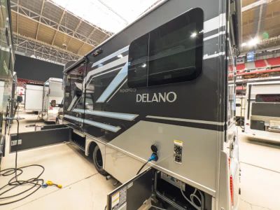 2027 Thor Motor Coach DELANO — photo 24 view