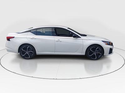 2024 Nissan Altima - Photo 8