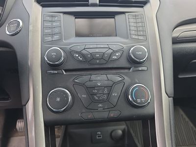 2018 Ford Fusion SE - Photo 18