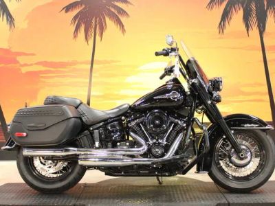 2018 Harley-Davidson® FLHC - Softail® Heritage Classic — front three-quarter view