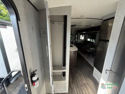 2021 Keystone RV Premier Ultra Lite — photo 38 view