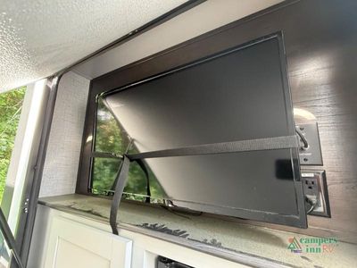2021 Keystone RV Premier Ultra Lite — photo 16 view