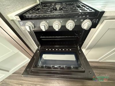2021 Keystone RV Premier Ultra Lite — photo 33 view