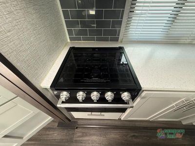 2021 Keystone RV Premier Ultra Lite — photo 31 view