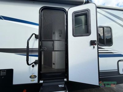 2021 Keystone RV Premier Ultra Lite — photo 9 view