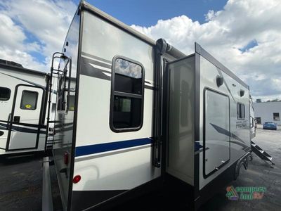 2021 Keystone RV Premier Ultra Lite — detail view