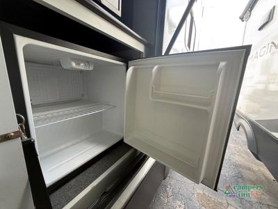 2021 Keystone RV Premier Ultra Lite — photo 15 view