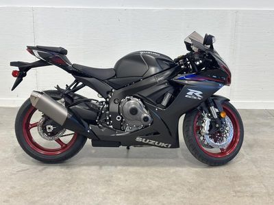 2026 Suzuki GSX-R600 — photo 11 view