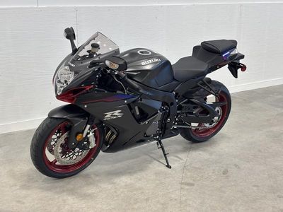 2026 Suzuki GSX-R600 — interior view