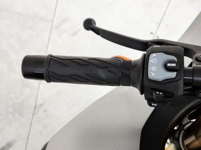 2025 Suzuki GSX-R1000R - Photo 9