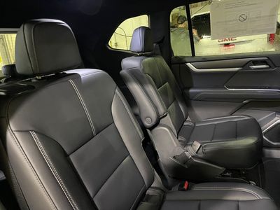 2025 GMC Acadia - Photo 9