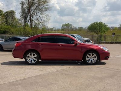 2012 Chrysler 200 - Photo 4