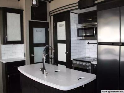 2019 Grand Design 376TH — photo 17 view