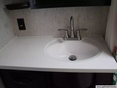 2019 Grand Design 376TH — photo 15 view