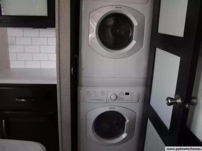 2019 Grand Design 376TH — photo 22 view