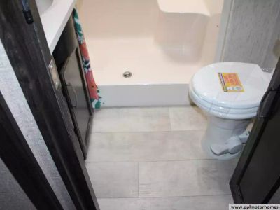 2019 Grand Design 376TH — photo 11 view