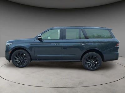 2025 Lincoln Navigator — side profile view