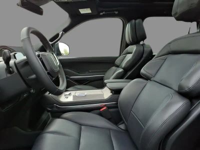 2025 Lincoln Navigator — detail view