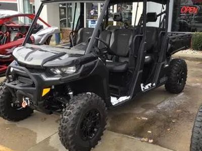 2025 Can-Am® Defender MAX Lone Star HD10 — front three-quarter view