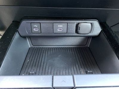 2025 Toyota Prius LE - Photo 25