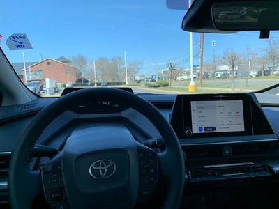 2025 Toyota Prius LE - Photo 17