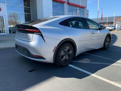 2025 Toyota Prius LE - Photo 4