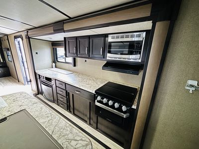 2018 Grand Design IMAGINE - Photo 8