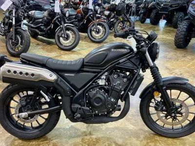 2025 Honda® SCL500 — front three-quarter view