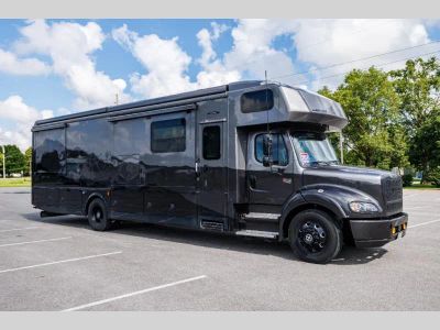 2024 Dynamax DynaQuest XL — front three-quarter view
