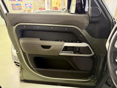 2020 Land Rover Defender — photo 29 view