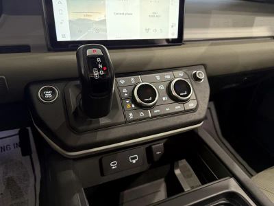 2020 Land Rover Defender — photo 23 view