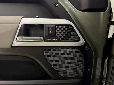 2020 Land Rover Defender — photo 30 view