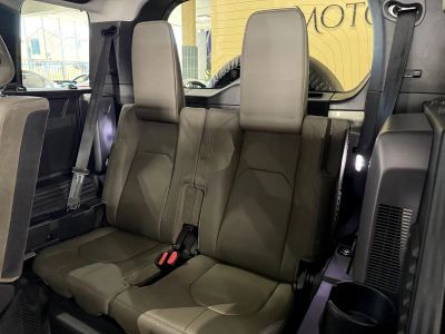2020 Land Rover Defender — photo 9 view