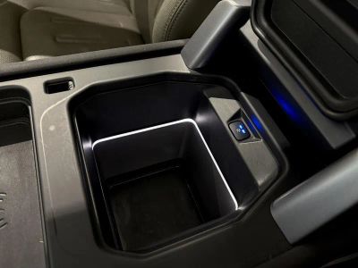 2020 Land Rover Defender — photo 25 view