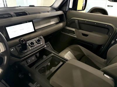 2020 Land Rover Defender — photo 18 view