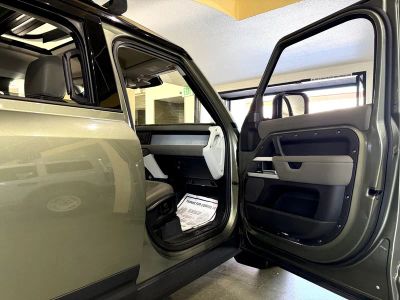 2020 Land Rover Defender — photo 15 view