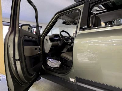 2020 Land Rover Defender — photo 13 view