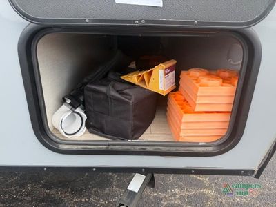 2024 Venture RV Sonic — photo 9 view