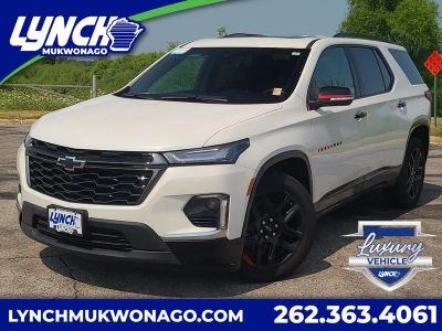 2022 Chevrolet Traverse Premier in Iridescent Pearl Tricoat — front three-quarter view