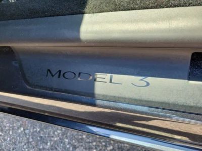 2025 Tesla Model 3 — photo 13 view