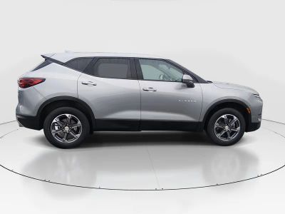 2025 Chevrolet Blazer - Photo 8