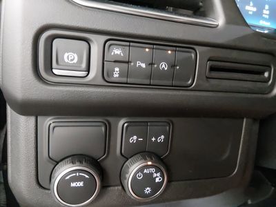 2024 Chevrolet Suburban - Photo 13