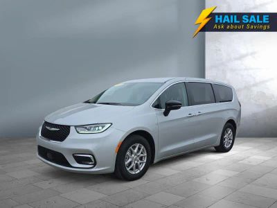 2024 Chrysler Pacifica - Photo 1