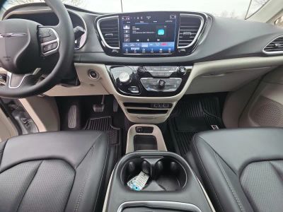 2024 Chrysler Pacifica - Photo 13